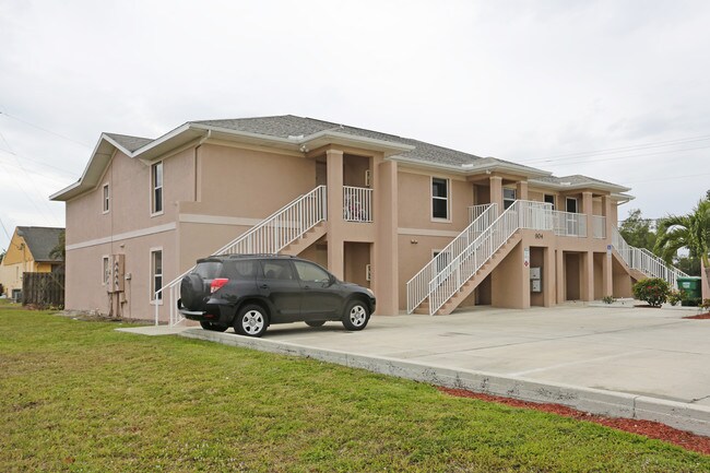 904 SE 13th St in Cape Coral, FL - Building Photo - Building Photo