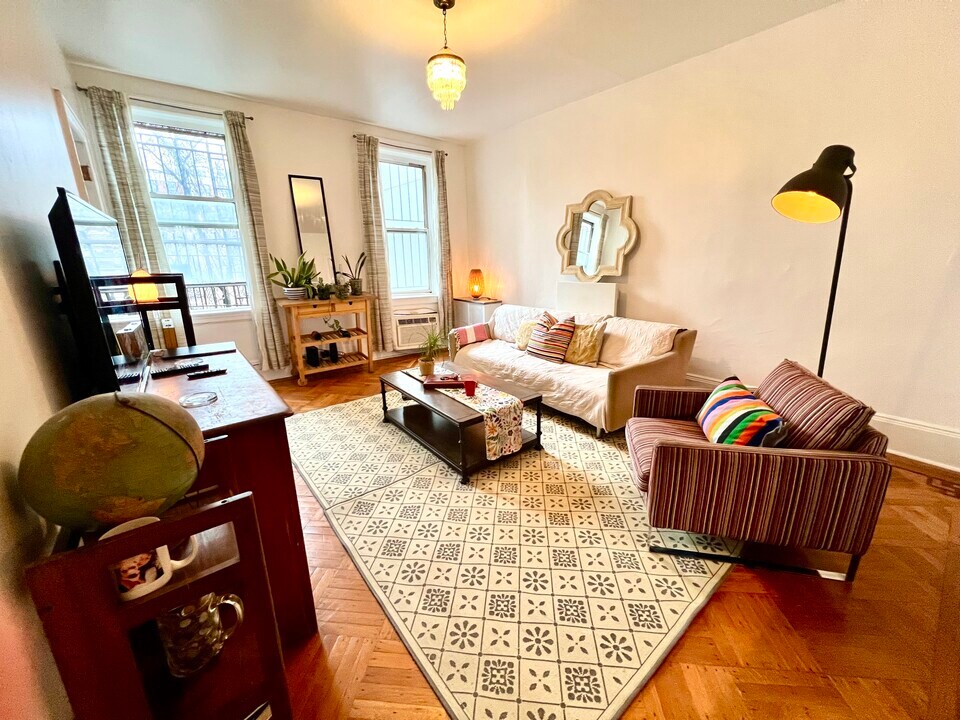 270 E 7th St, Unit 4flr in New York, NY - Building Photo