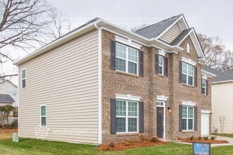 10003 Maywine Cir in Huntersville, NC - Building Photo - Building Photo