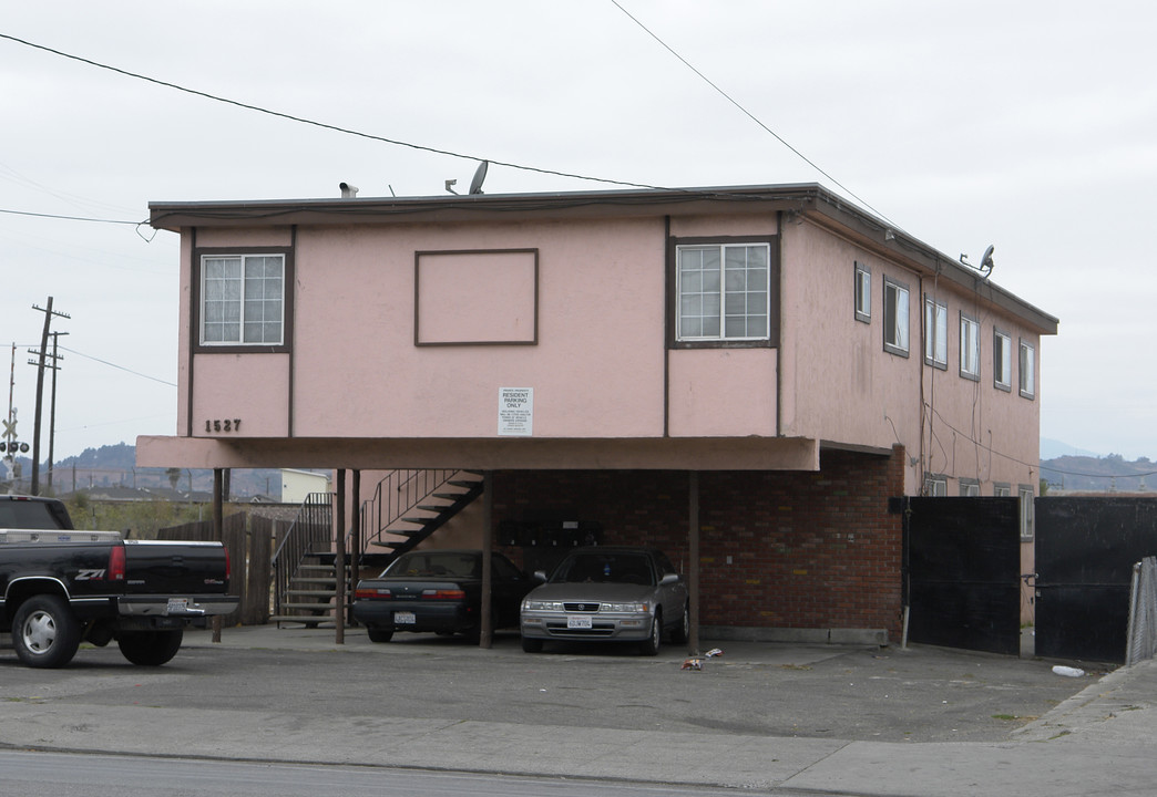 1527 Rumrill Blvd in San Pablo, CA - Foto de edificio