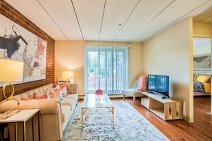 Queen Annes in Weymouth, MA - Building Photo