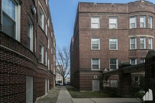 5208 N Damen Ave in Chicago, IL - Building Photo