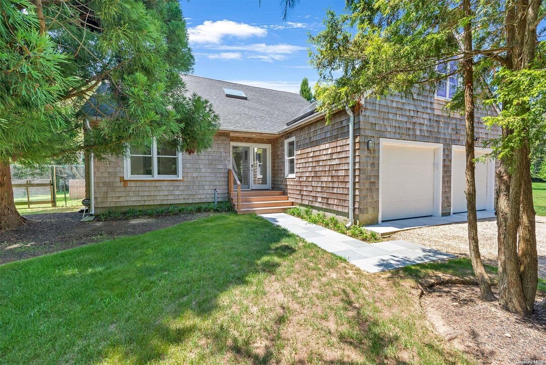 36 Talmage Farm Ln in East Hampton, NY - Building Photo