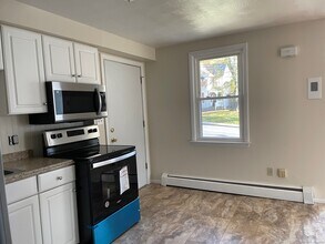 510 Liberty St-Unit -A in Meriden, CT - Foto de edificio - Building Photo