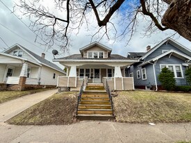 1311 Madison St in Manitowoc, WI - Building Photo