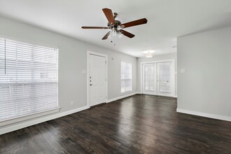 6103 Hyside Dr-Unit -A in Austin, TX - Building Photo - Building Photo