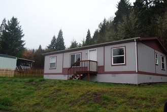 Forrest Ranch Mobile Home Park in Idleyld Park, OR - Building Photo - Building Photo