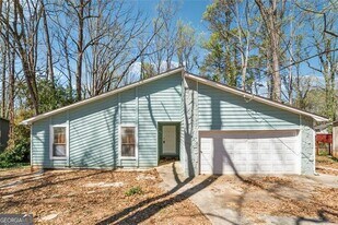 5045 Carole Pl SW in Stone Mountain, GA - Building Photo