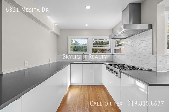 6321 Mesita Dr in San Diego, CA - Building Photo - Building Photo