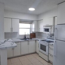 2235 Coolidge St in Hollywood, FL - Foto de edificio - Building Photo