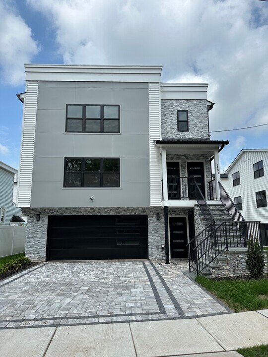 1901 Bedle Pl in Linden, NJ - Building Photo