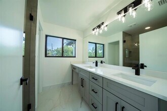 3920 Wisteria Pl in Punta Gorda, FL - Foto de edificio - Building Photo