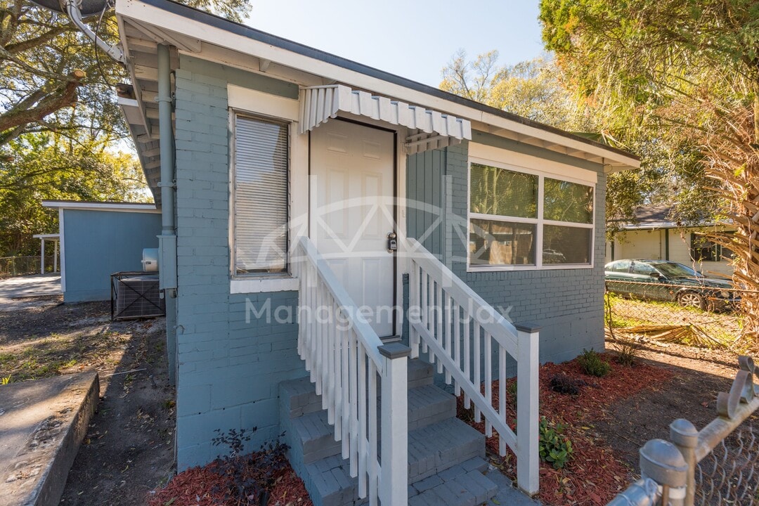 1044 W 28th St in Jacksonville, FL - Building Photo