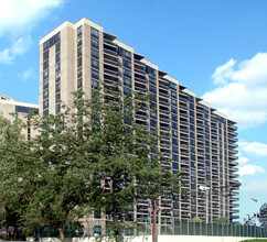 Atrium Palace Condominiums in Fort Lee, NJ - Building Photo - Building Photo