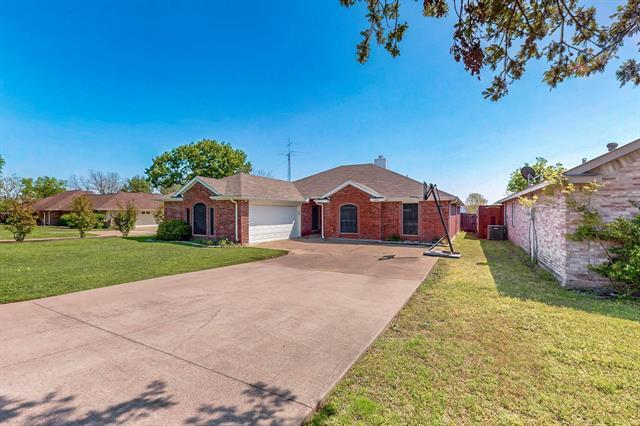 6804 Dewitt Rd in Sachse, TX - Building Photo