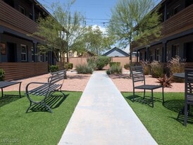 319 N 11th St in Las Vegas, NV - Building Photo