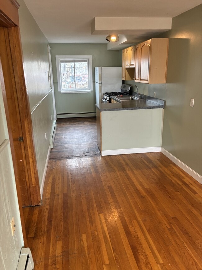 5 Cliff St, Unit 4 in Beverly, MA - Foto de edificio - Building Photo