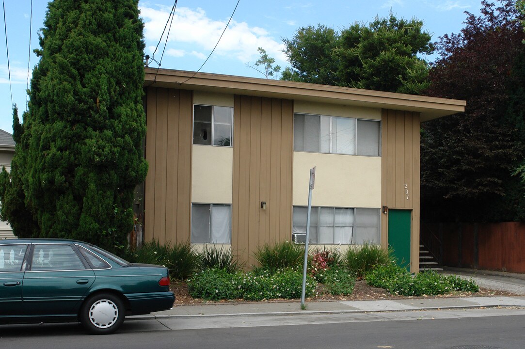 231 N Ellsworth Ave in San Mateo, CA - Foto de edificio