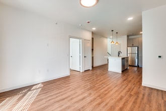 The Cambridge in Dallas, TX - Building Photo - Building Photo