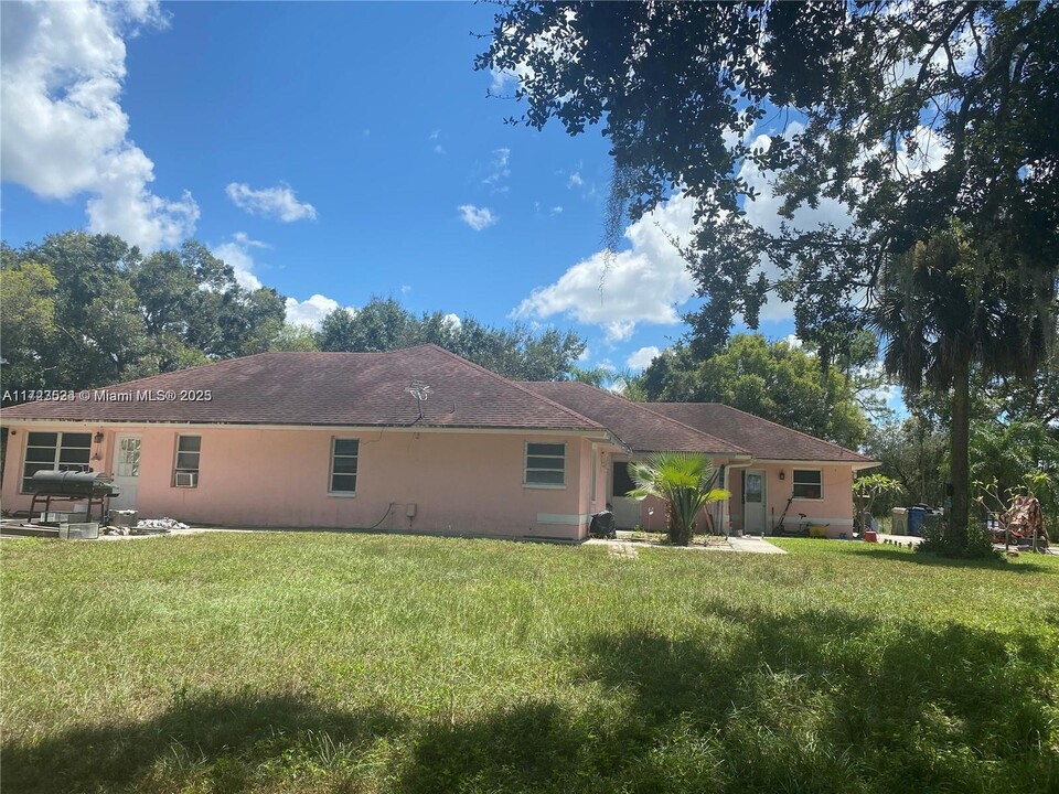 9227 FL-80 in Moore Haven, FL - Building Photo