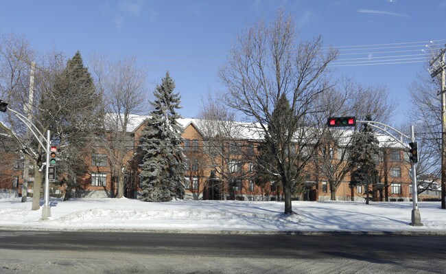 175-189 Bouchard Boul in Dorval, QC - Building Photo - Building Photo