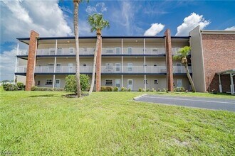 3100 Harbor Blvd in Port Charlotte, FL - Building Photo - Building Photo