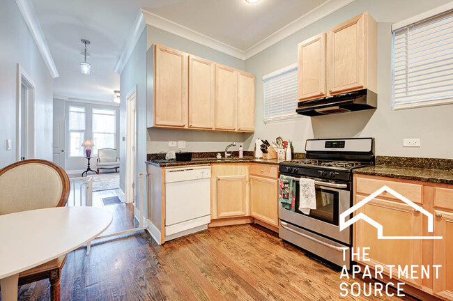 1341 W Fletcher St, Unit 1 in Chicago, IL - Building Photo - Building Photo