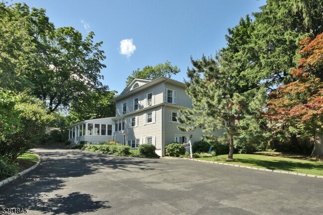 22 Rockland Terrace in Verona, NJ - Building Photo - Building Photo