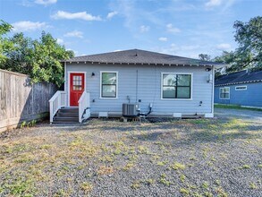 4730 Bell St in Houston, TX - Building Photo - Building Photo
