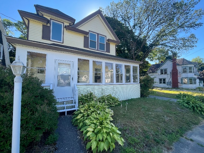 83 Highland Ave in Millinocket, ME - Building Photo - Building Photo