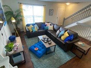 Lark West Lafayette Townhomes in West Lafayette, IN - Foto de edificio - Building Photo