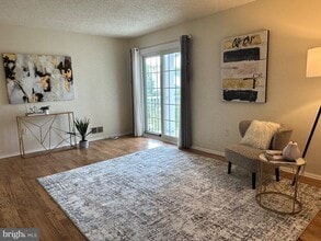 64 Versailles Ct in Hamilton Township, NJ - Building Photo - Building Photo