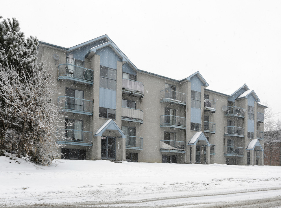 11755-11767 Pavillon Rue in Montréal, QC - Building Photo