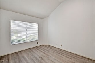 6944 Emerald Springs Ln in Las Vegas, NV - Building Photo - Building Photo
