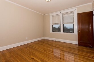 2035 Commonwealth Ave in Boston, MA - Foto de edificio - Building Photo