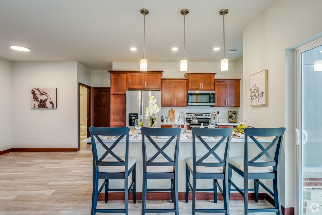 The Oaks at 8100 in Oak Creek, WI - Building Photo