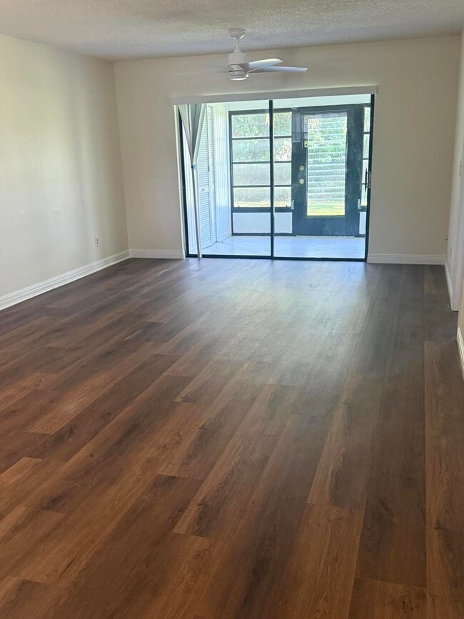 1270 SE Parkview Pl in Stuart, FL - Building Photo - Building Photo