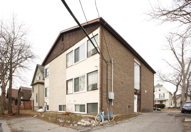 1026 Vaughn St in Ann Arbor, MI - Foto de edificio - Building Photo