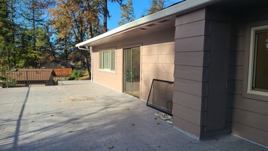 12512 Polaris Dr in Grass Valley, CA - Foto de edificio - Building Photo