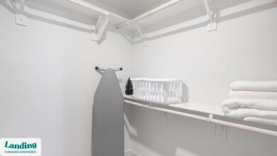 9235 W Russell Rd, Unit 261 in Las Vegas, NV - Foto de edificio - Building Photo