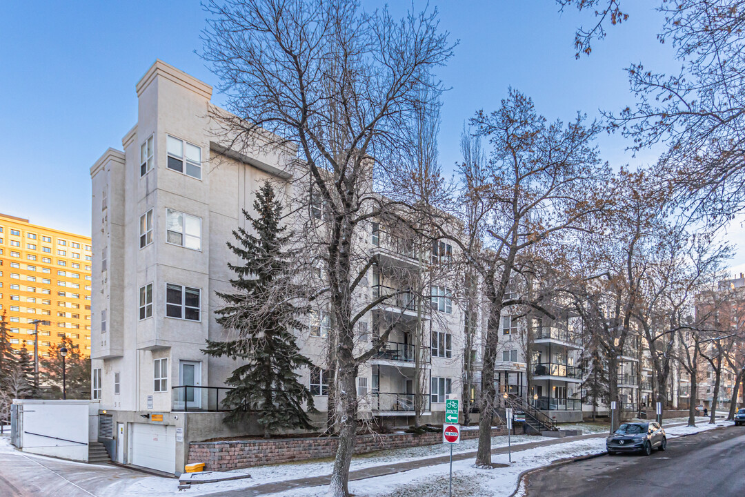 Grandin Gates in Edmonton, AB - Building Photo