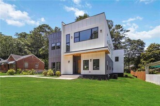 1554 Columbia Cir in Decatur, GA - Building Photo - Building Photo