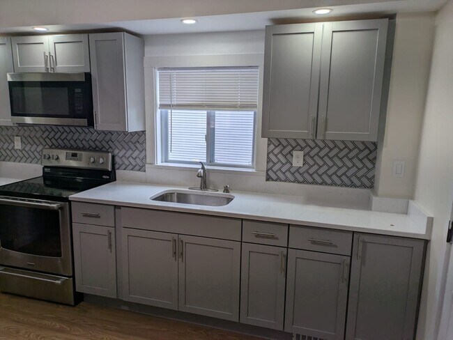 165 Grove St in Haverhill, MA - Building Photo - Building Photo