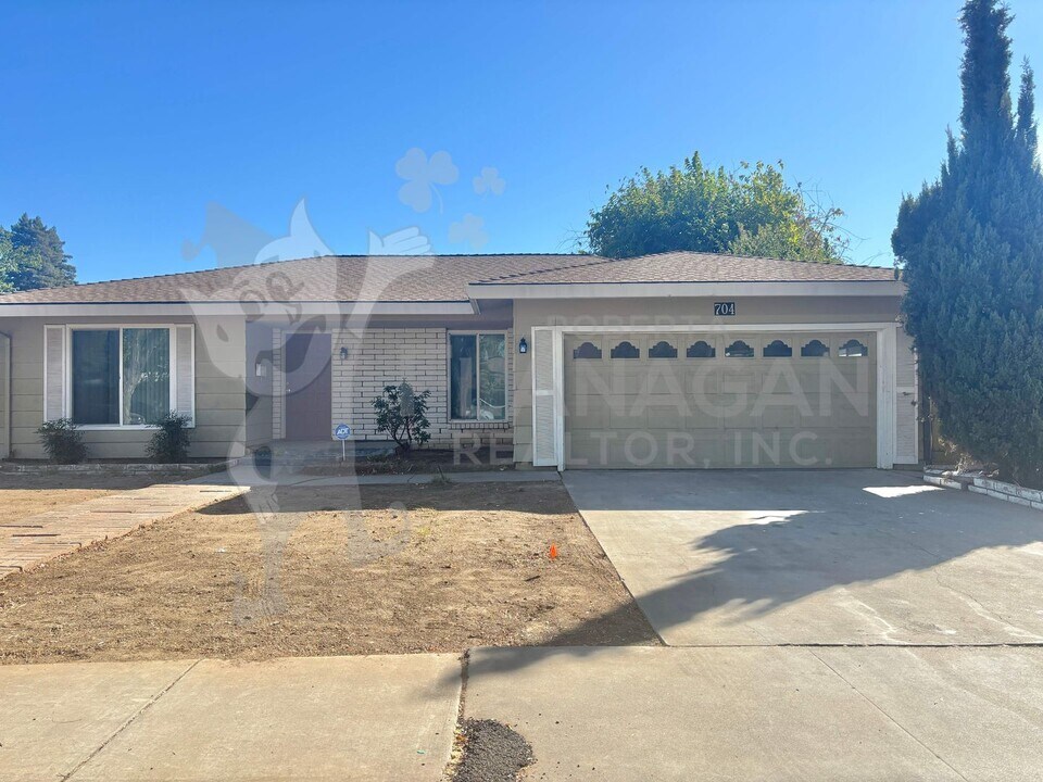 704 Northwood Dr in Merced, CA - Building Photo