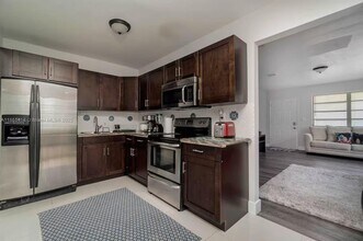 1321 NE 118th St in Miami, FL - Building Photo - Building Photo