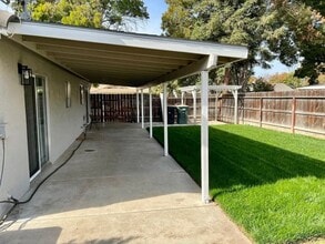 3301 Jamestown Dr in Modesto, CA - Building Photo - Building Photo