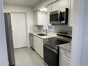 224 Algiers Dr in Venice, FL - Building Photo - Building Photo