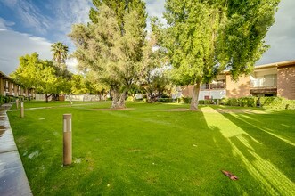 6125 E Indian School Rd, Unit 109 in Scottsdale, AZ - Foto de edificio - Building Photo