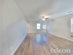 14205 Open Range Dr, Unit 3530-05 in Dallas, TX - Foto de edificio - Building Photo