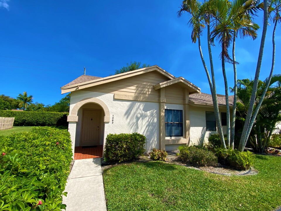 1263 NW 23rd Ln in Delray Beach, FL - Foto de edificio